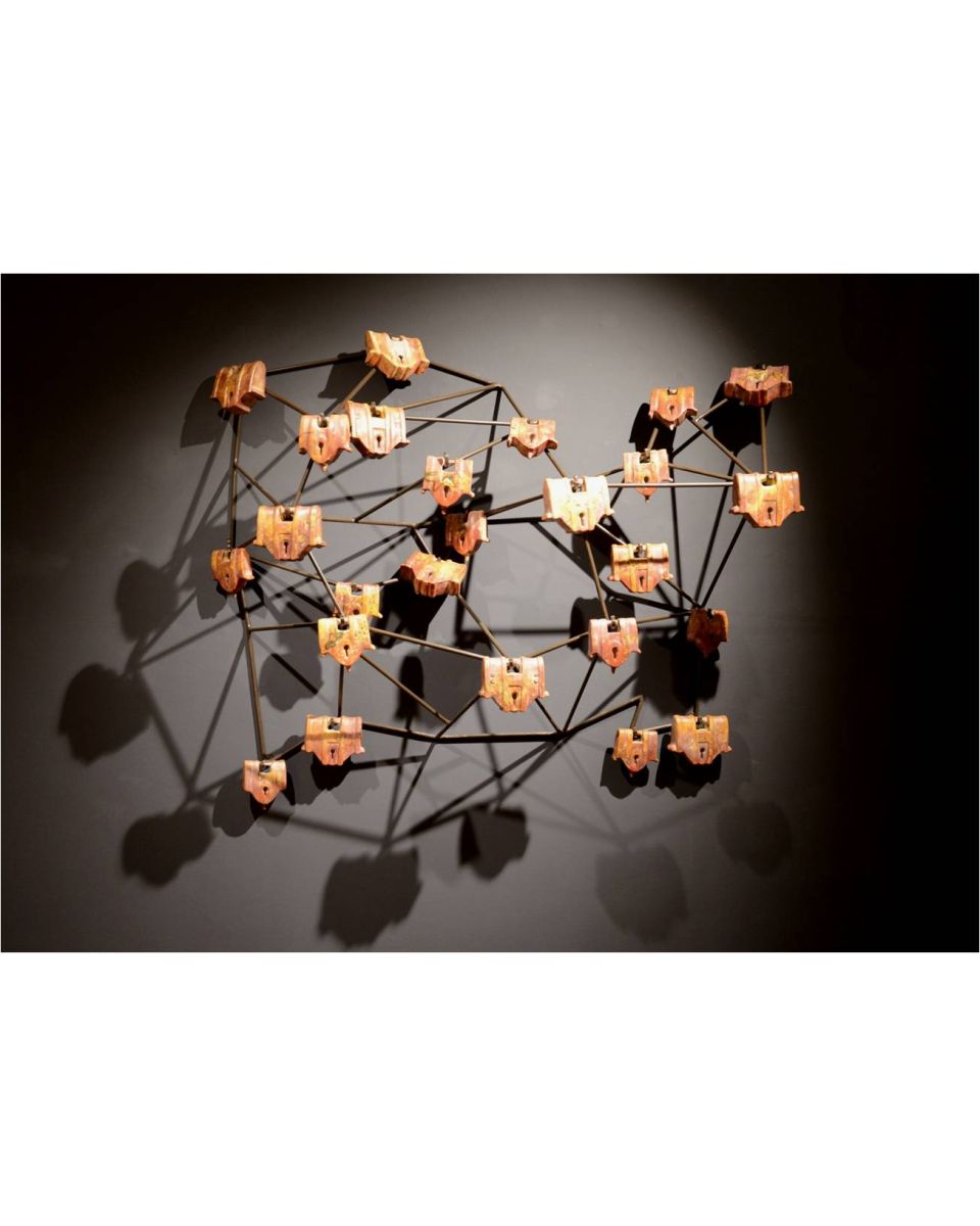 Locked vulnerabilities, Metal constellation frame with 25 locks