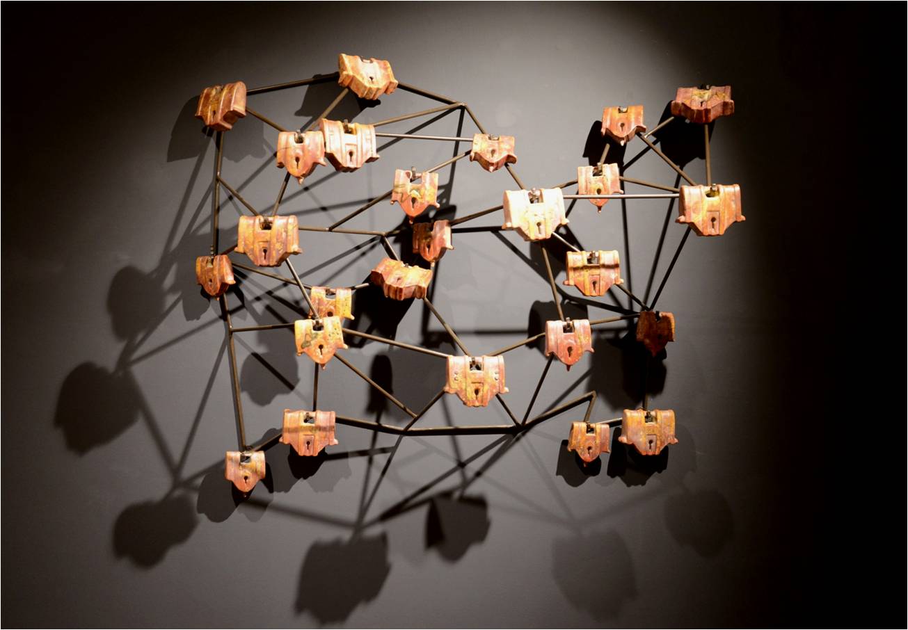 Locked vulnerabilities, Metal constellation frame with 25 locks
